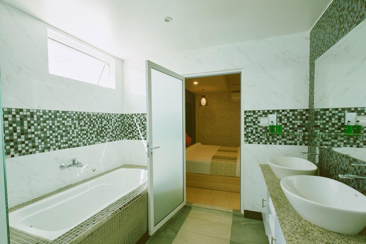 Nb Grand Hotel Hulhumale Exterior photo